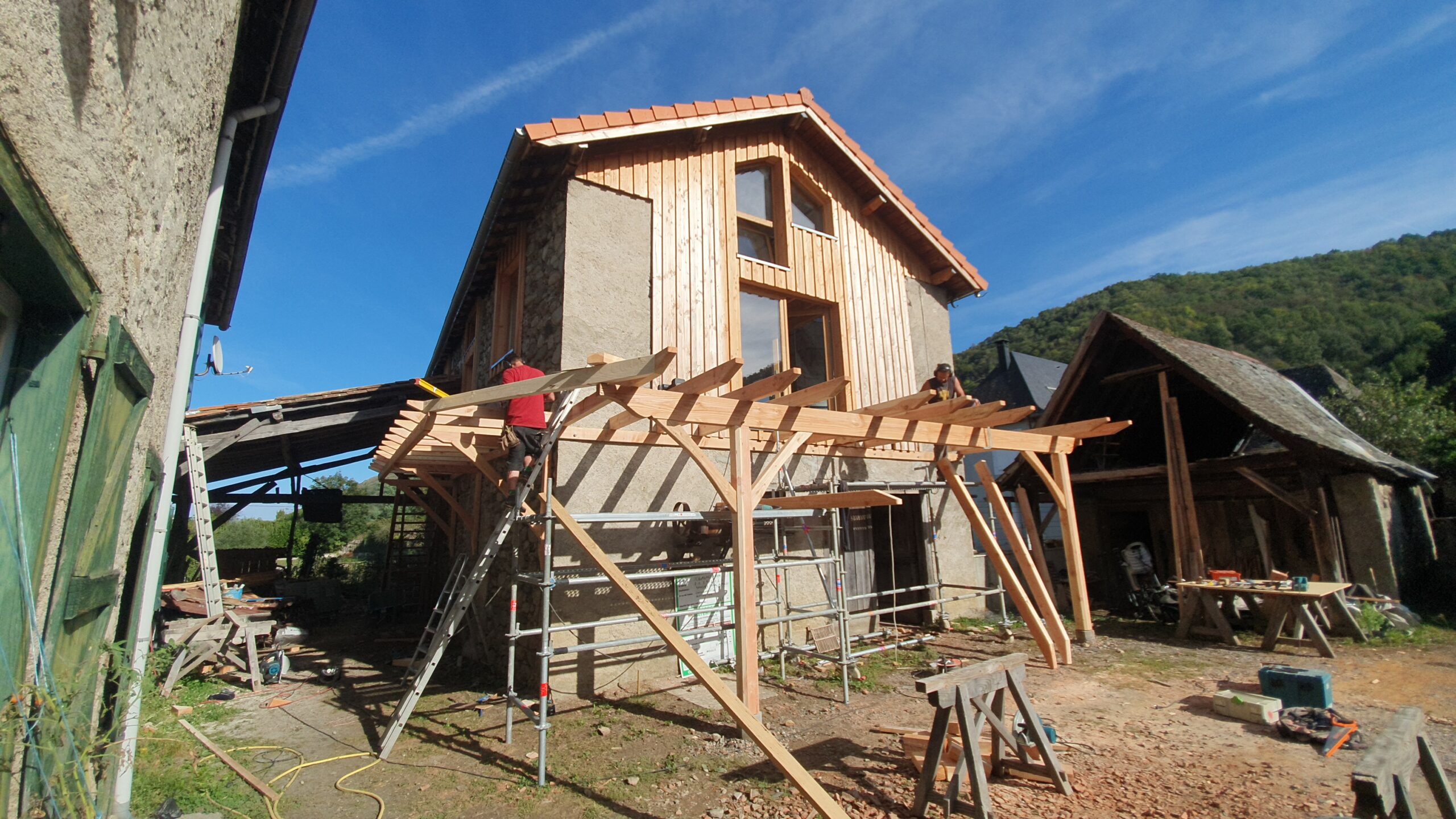 Terrace ouest : levage de la charpente